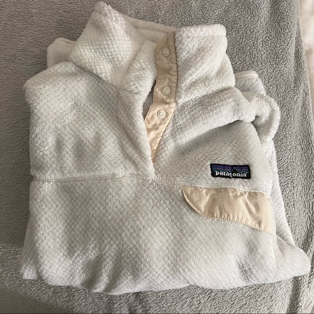 Fuzzy Patagonia pullover in off - white